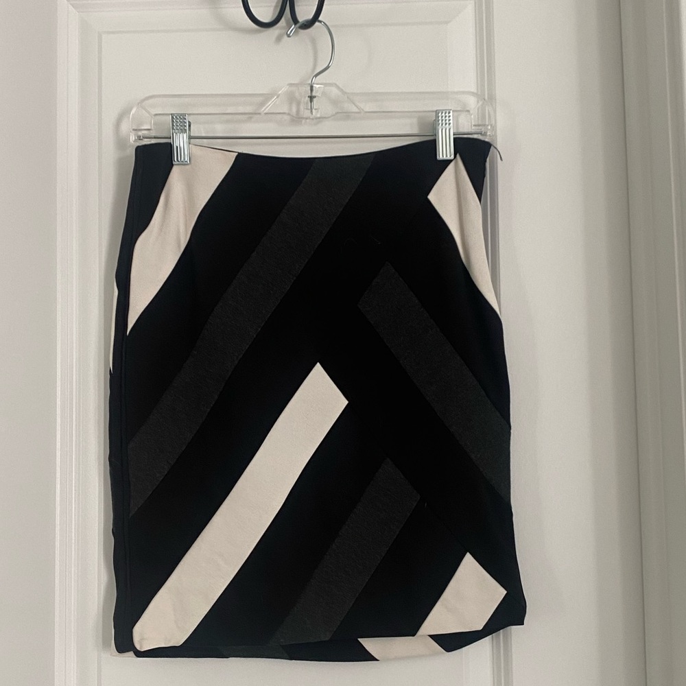 WHBM Black, White & Gray Skirt; Size 0